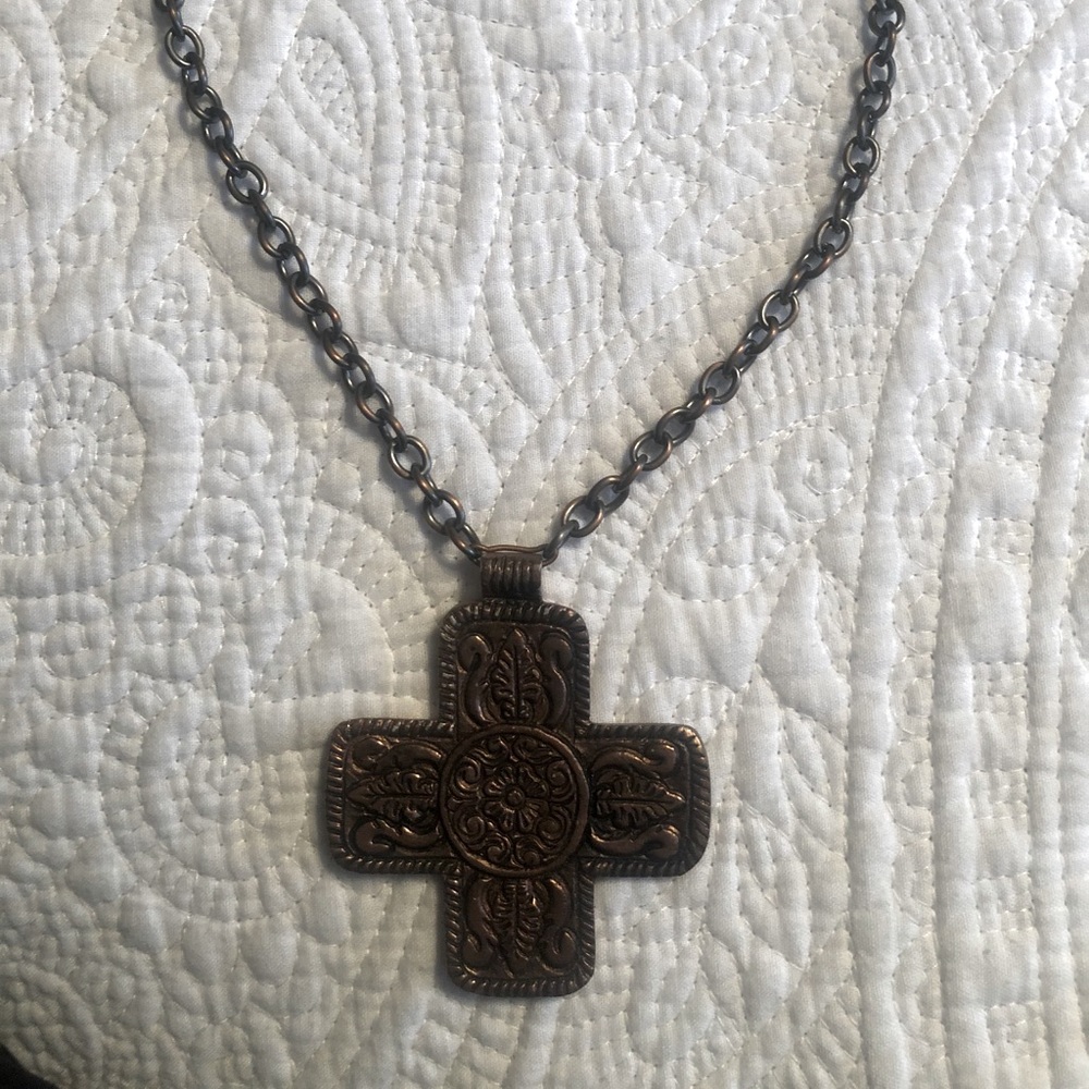 Necklace large embossed cross, circle link chain